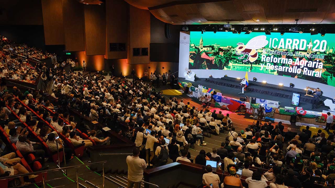 Petro afirma que la mayor reforma agraria del mundo se está haciendo en Colombia y es el camino hacia la paz