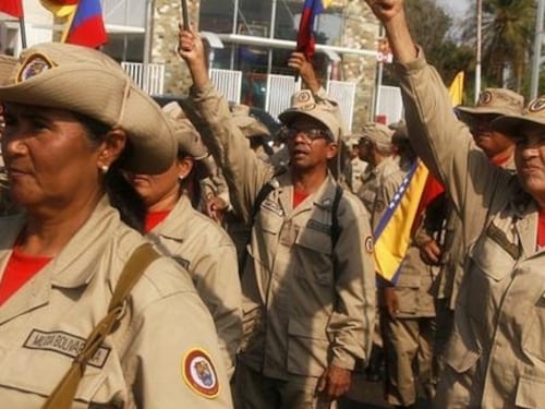 Simpatizantes del Gobierno de Venezuela se alistan en la Milicia Nacional Bolivariana por petición de Nicolás Maduro