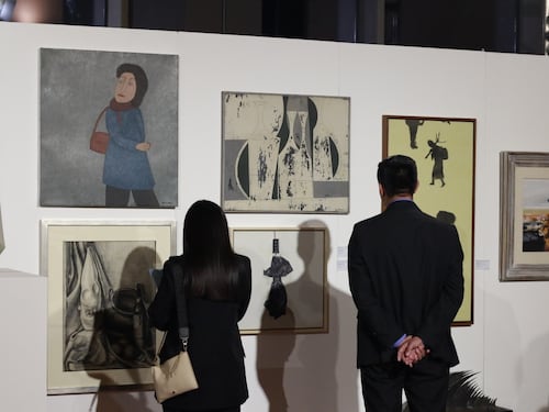 Homenaje a Ana Mercedes Hoyos en Subasta Benéfica en honor al arte y la solidaridad