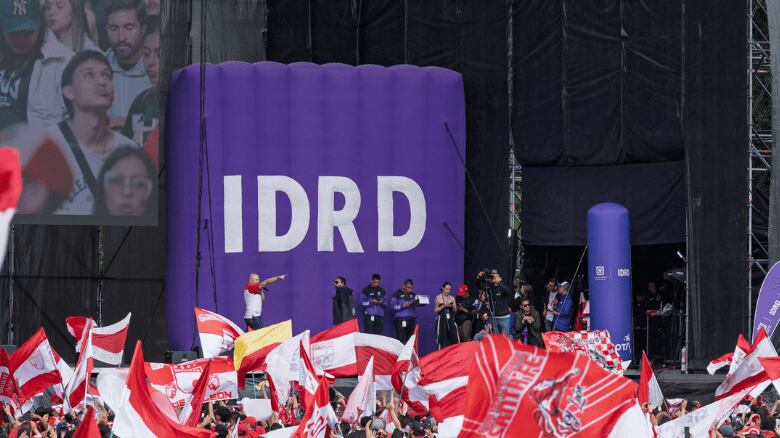 Hinchas de Santa Fe celebrando el título en el parque Simón Bolívar.
