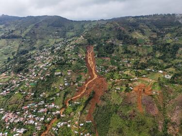 Cerca de 10 viviendas resultaron destruida.