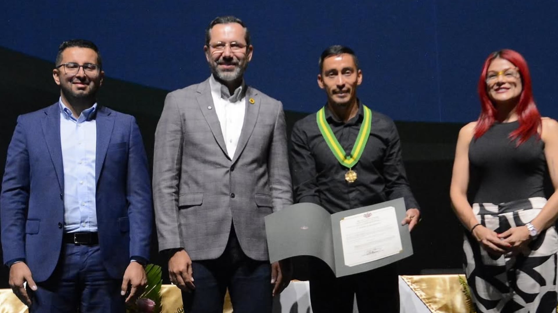 La Alcaldía de Bucaramanga condecoró a Fabián Sambueza en la categoría de caballero