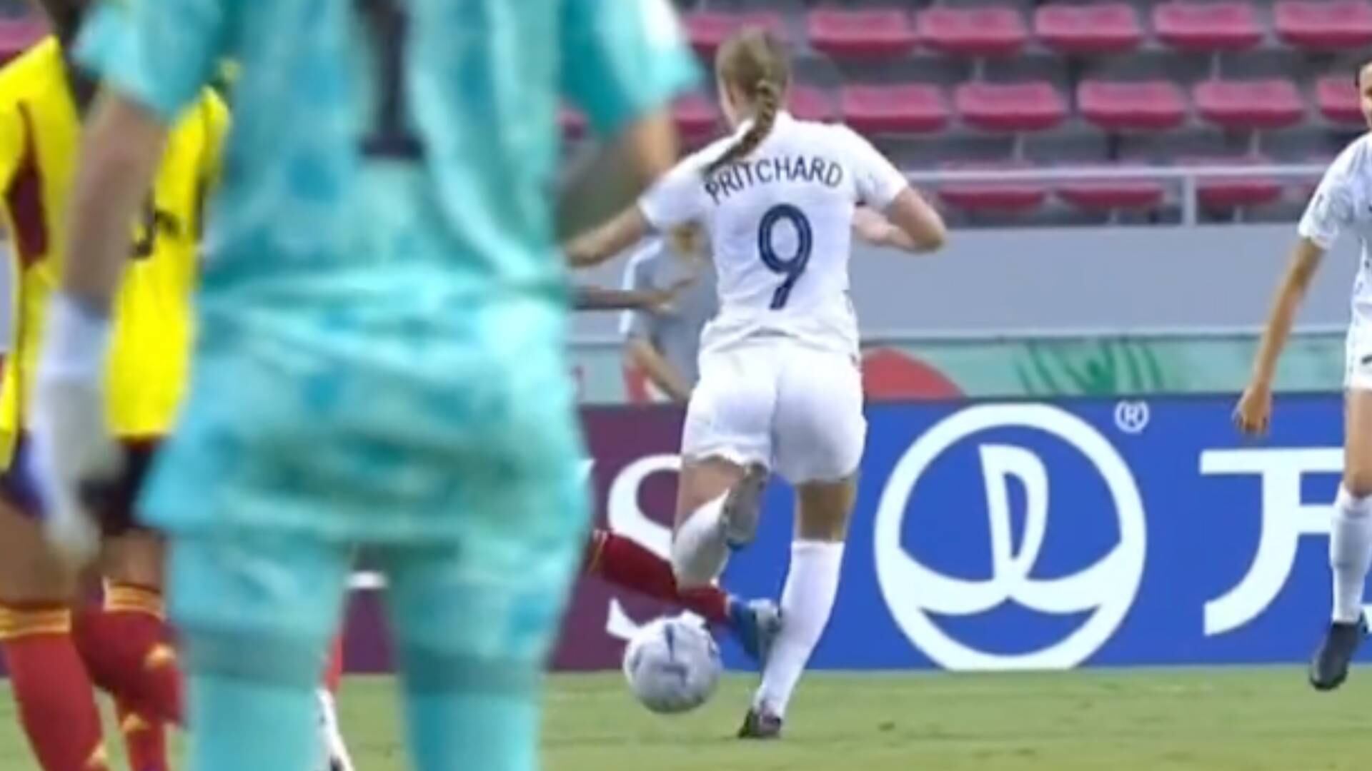 Expulsión de Yirleidis Minota en el partido de Colombia contra Nueva Zelanda