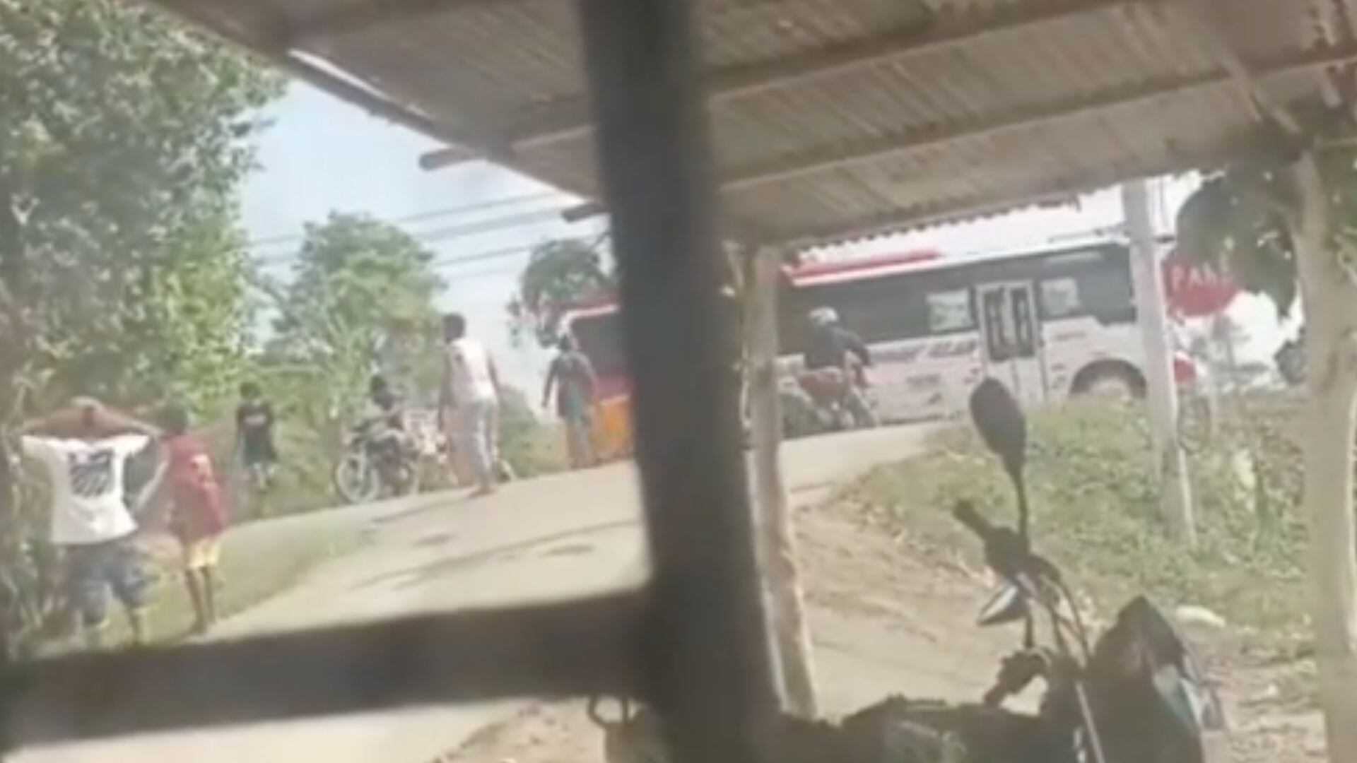 Un muerto y varios heridos habría dejado el violento enfrentamiento.