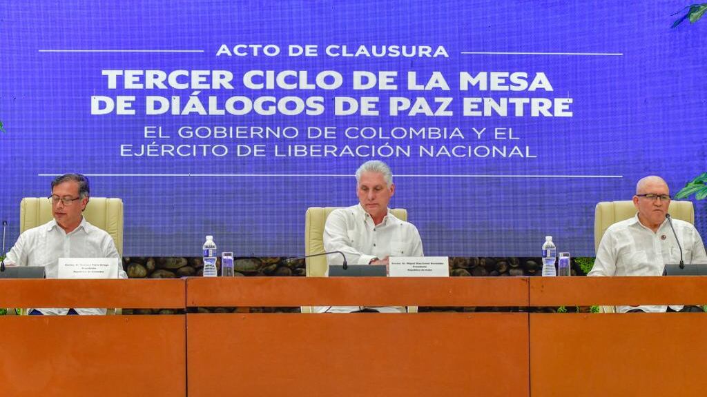 Gustavo Petro, presidente de Cuba Miguel Díaz-Canel y alias 'Antonio García', máximo comandante del ELN en anuncio del cese al fuego