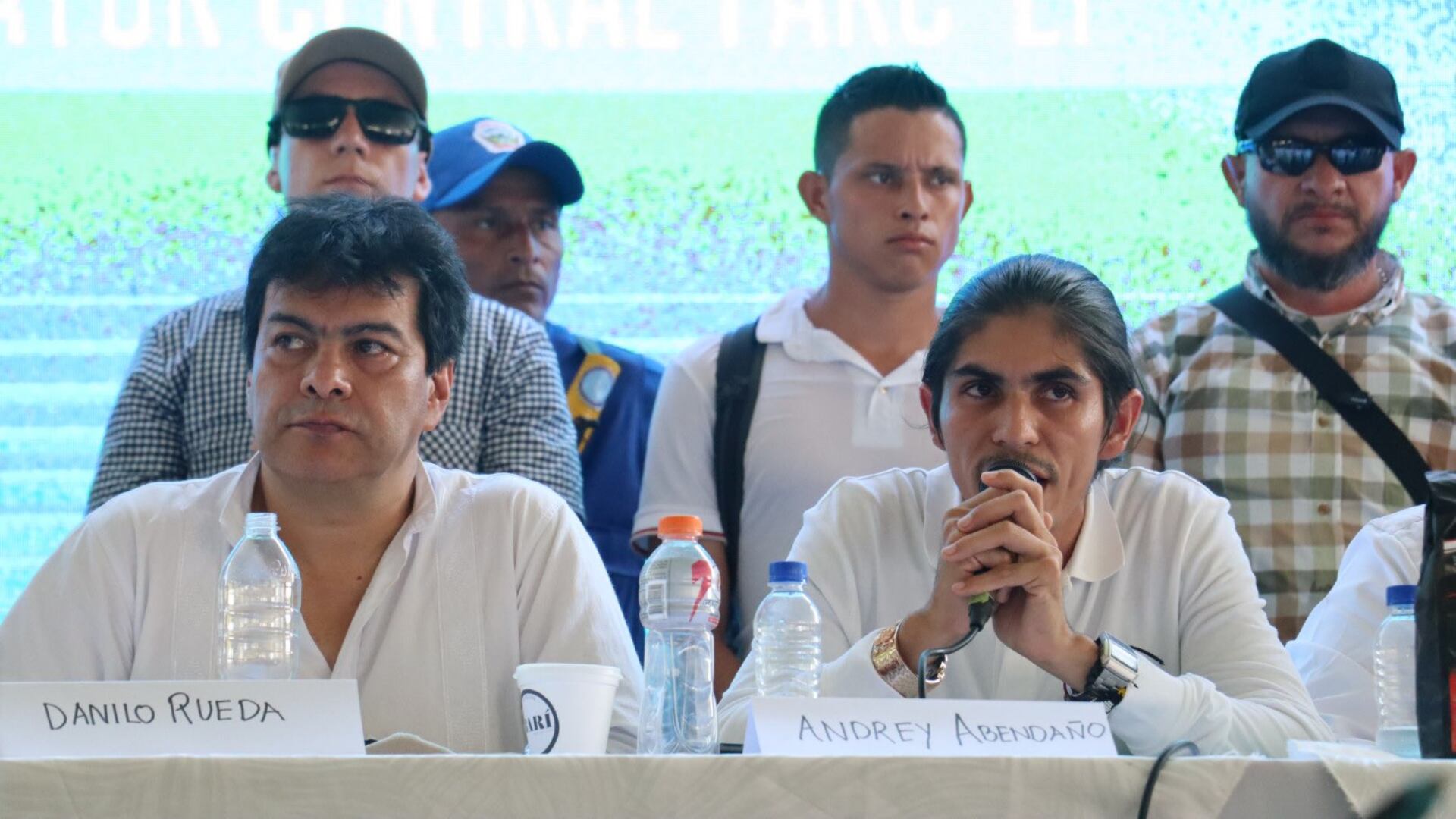 Tras horas de espera, Petro firmó decreto de cese al fuego bilateral con disidencias de Iván Mordisco