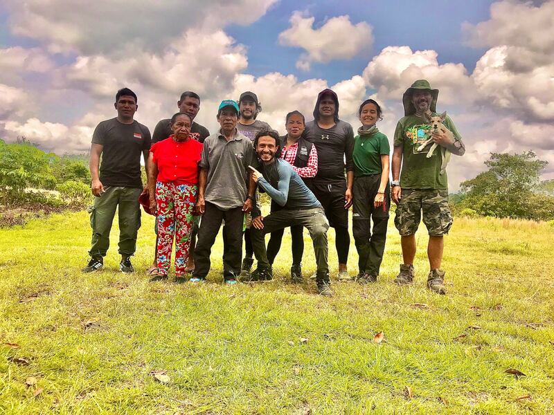 Foto del equipo de producción de la serie "Navegantes".