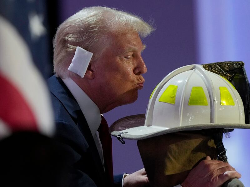 Con un discurso sobrio y muy personal, Trump aceptó formalmente la candidatura presidencial republicana