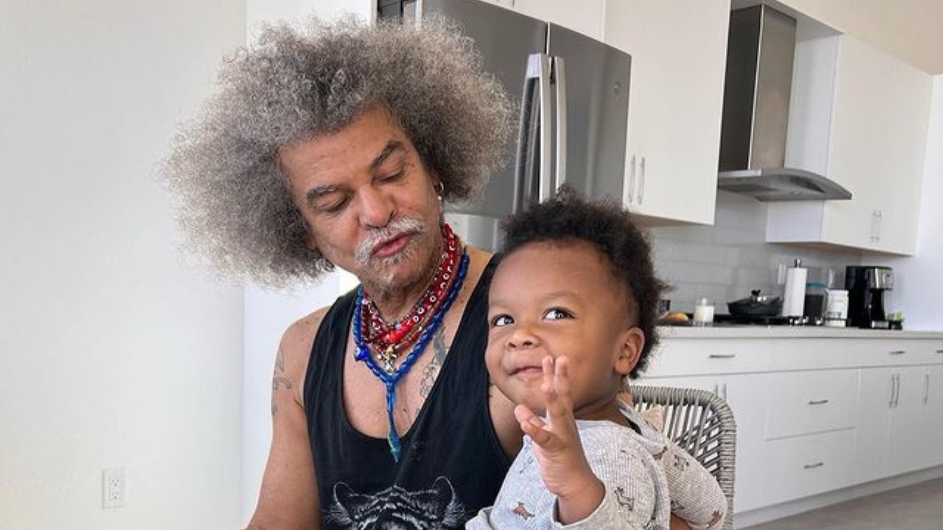 El Pibe Valderrama compartió algunas imágenes con su nieto