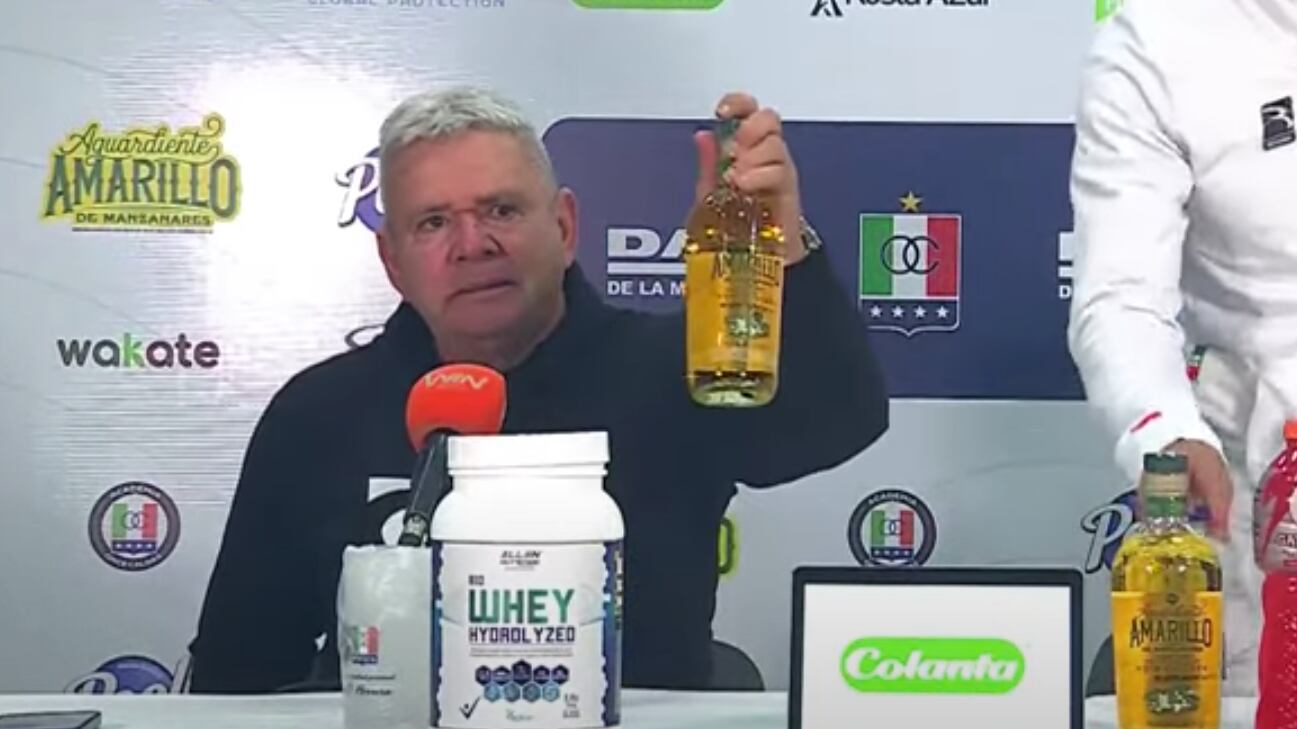 El Arriero se llevó su botella de aguardiente de la rueda de prensa tras clasificar a Once Caldas