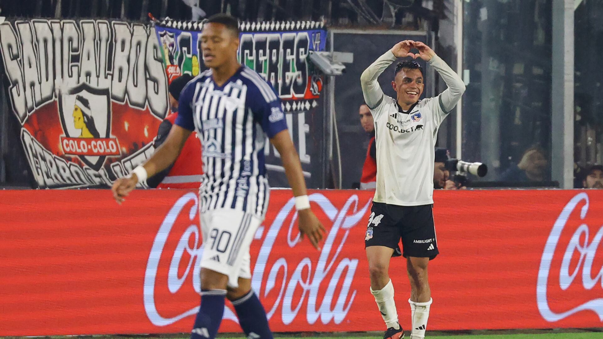 Así fue el banderazo de los hinchas de Colo Colo en Barranquilla