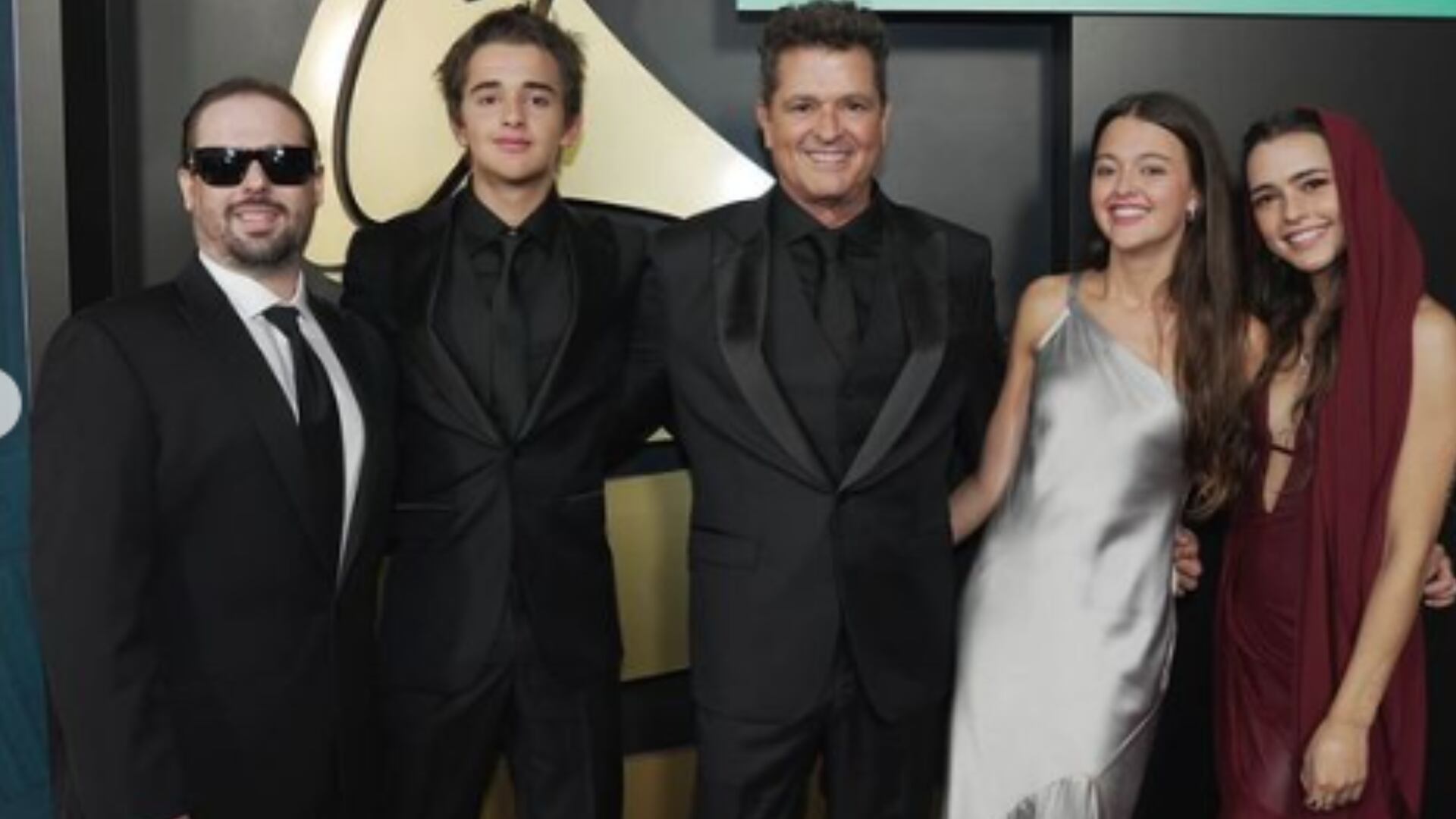 Hija de Carlos Vives presentó a su novia en la alfombra roja de los Grammy Latino