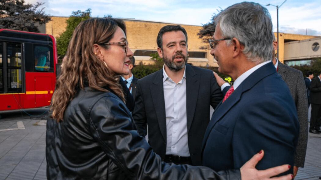 Distrito y Gobierno Nacional sellan acuerdo para financiar buses eléctricos de TransMilenio.