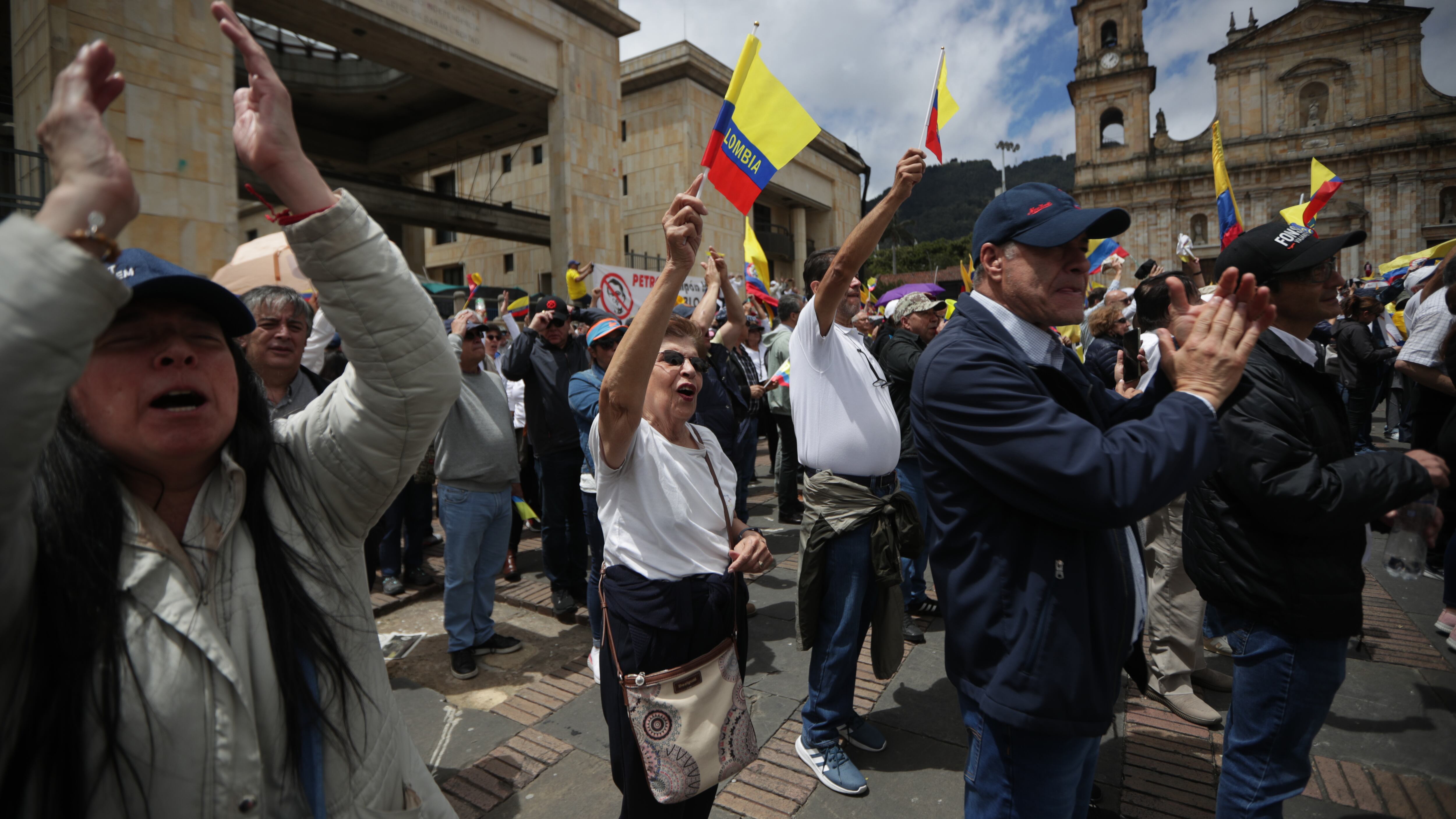 Opositores al gobierno de Gustavo Petro se manifestaron por las calles del centro de Bogotá