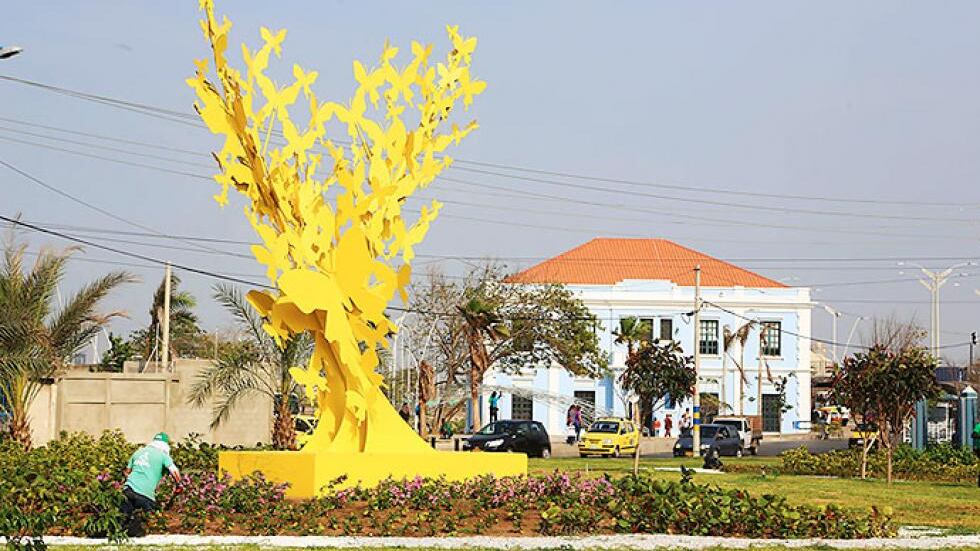 Escultura de las Mariposas Amarillas en el Parque Cultural del Caribe.