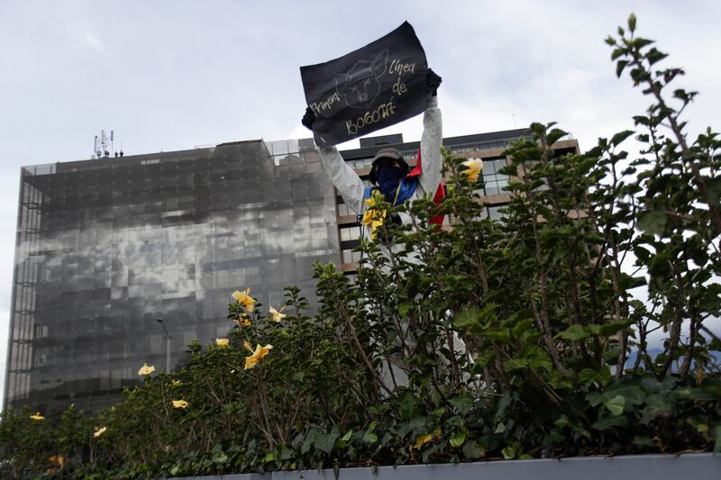 Manifestación de integrantes de la Primera Línea exigiendo la liberación de los presos políticos.