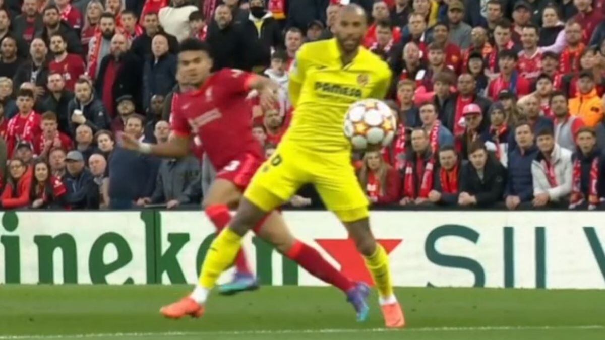 Díaz hizo la de siempre: gambeta de lujo y un par de remates con peligro