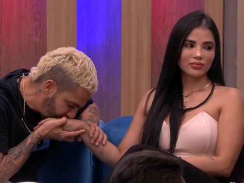 ¿Incomoda?,Karina García llamó la atención por su reacción al escuchar a Altafulla en vivo