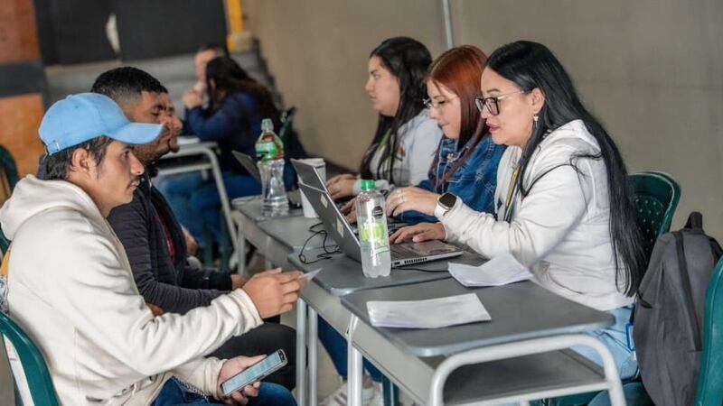 ¿Desempleado? Aliste su hoja de vida que hay 900 vacantes de empleo en feria laboral en Bogotá