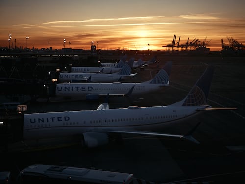 ¿Afecta a los colombianos la reducción de vuelos en aeropuertos de EE.UU?