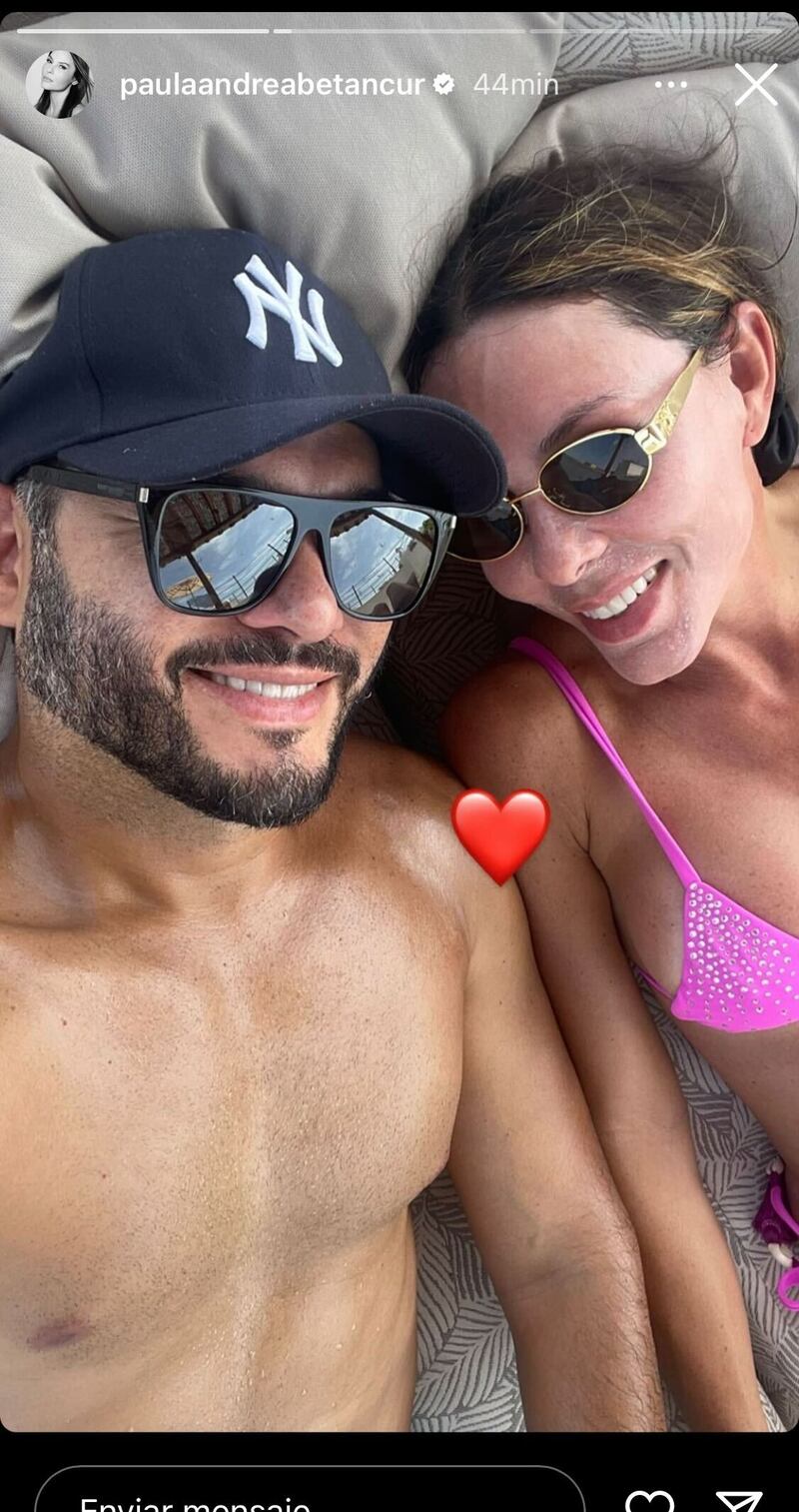 Paula Andrea Betancur deslumbro a sus 51 años en vestido de baño