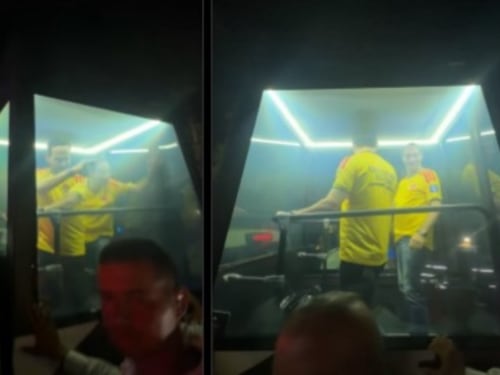 Como un papamóvil: Abelardo de la Espriella llega en cápsula antibalas y en caravana a la Ventana al Mundo en Barranquilla