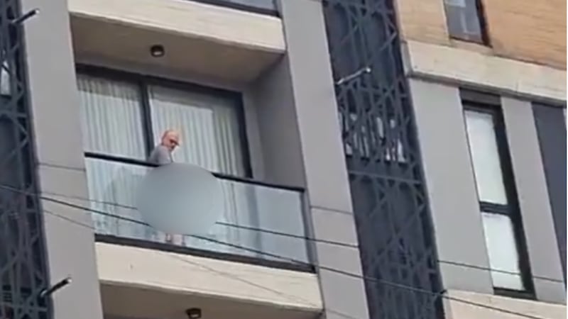 Denuncian alarmante caso de abuso a un menor en un edificio de Usaquén: vecinos vieron todo desde la calle