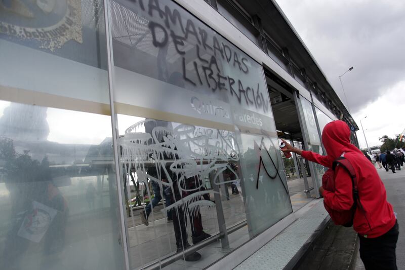 Manifestación de integrantes de la Primera Línea exigiendo la liberación de los presos políticos.