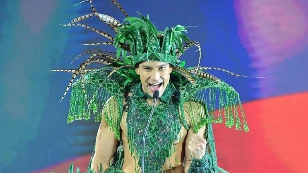 El traje tipo de Daniel García en el Mister International está inspirado en las piedras preciosas de Colombia.