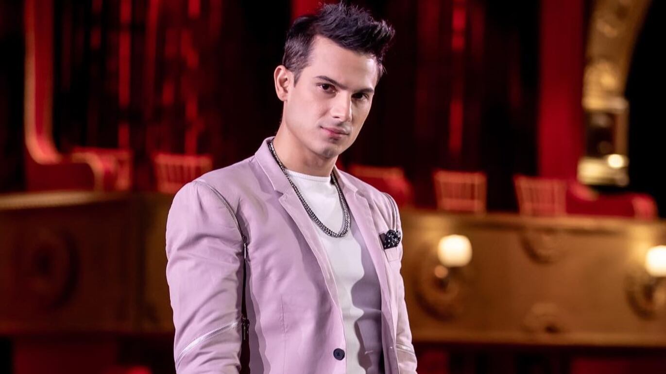 Pipe Bueno aprovechó de lanzar el tema oficial de la nueva temporada de 'Siempre Fui Yo' con Karol Sevilla.