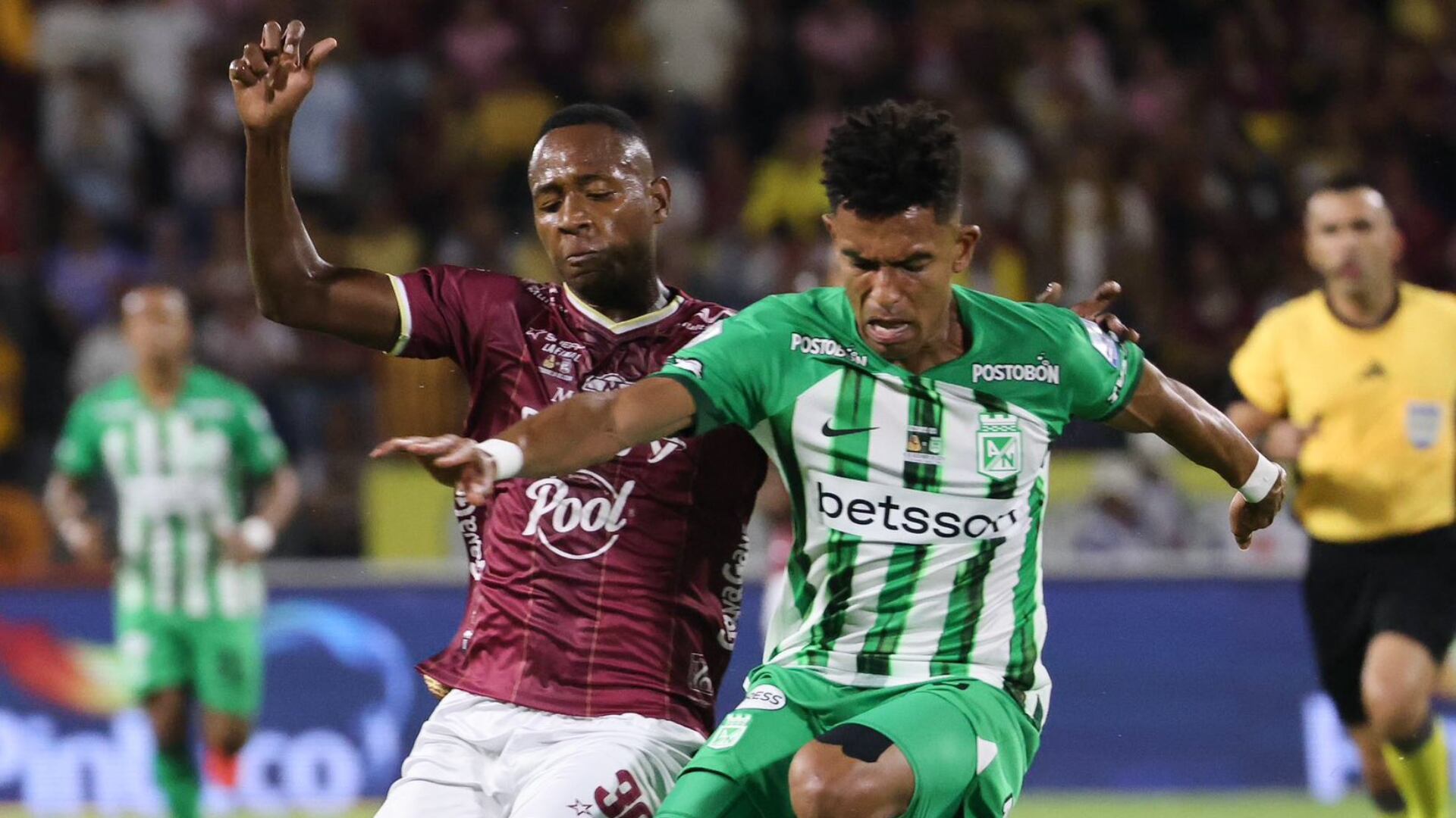 Arquero de Nacional se fue haciéndole ‘pistola’ a los hinchas del Tolima y las cámaras lo pillaron