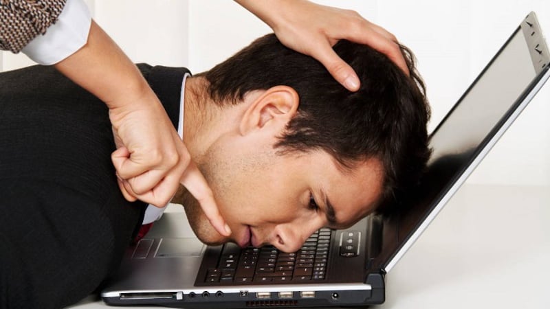 El acoso laboral atraviesa diversas etapas.