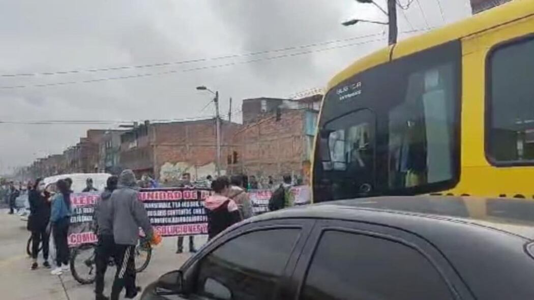 Manifestaciones retrasan servicios de TransMilenio.