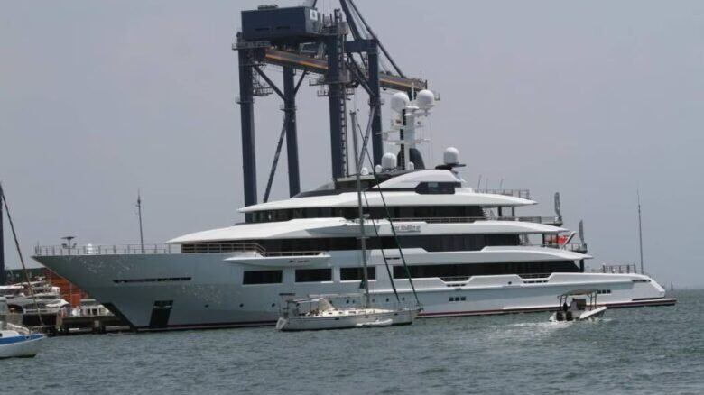 Yate Dreamboat anclado en Cartagena.