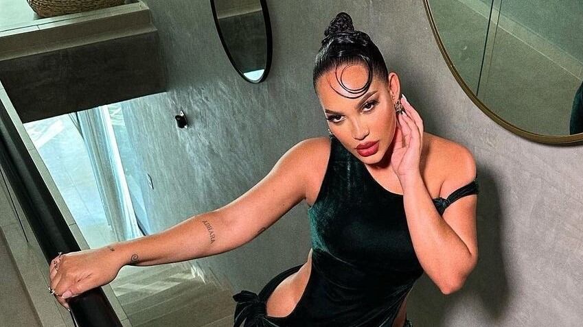 Andrea Valdiri dice que sin colágeno no se va a quedar y mostró lo que cubre la ausencia de Felipe Saruma en ese tema.