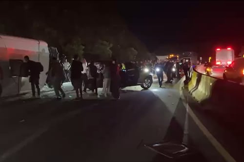 Grave accidente: bus de transporte público se volcó en vía Bogotá - La Vega con 42 personas a bordo