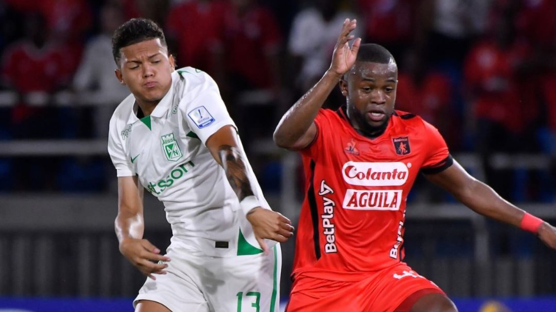 Hincha del América de Cali se burló de Atlético Nacional mostrando que solo tiene cuatro dedos en una mano