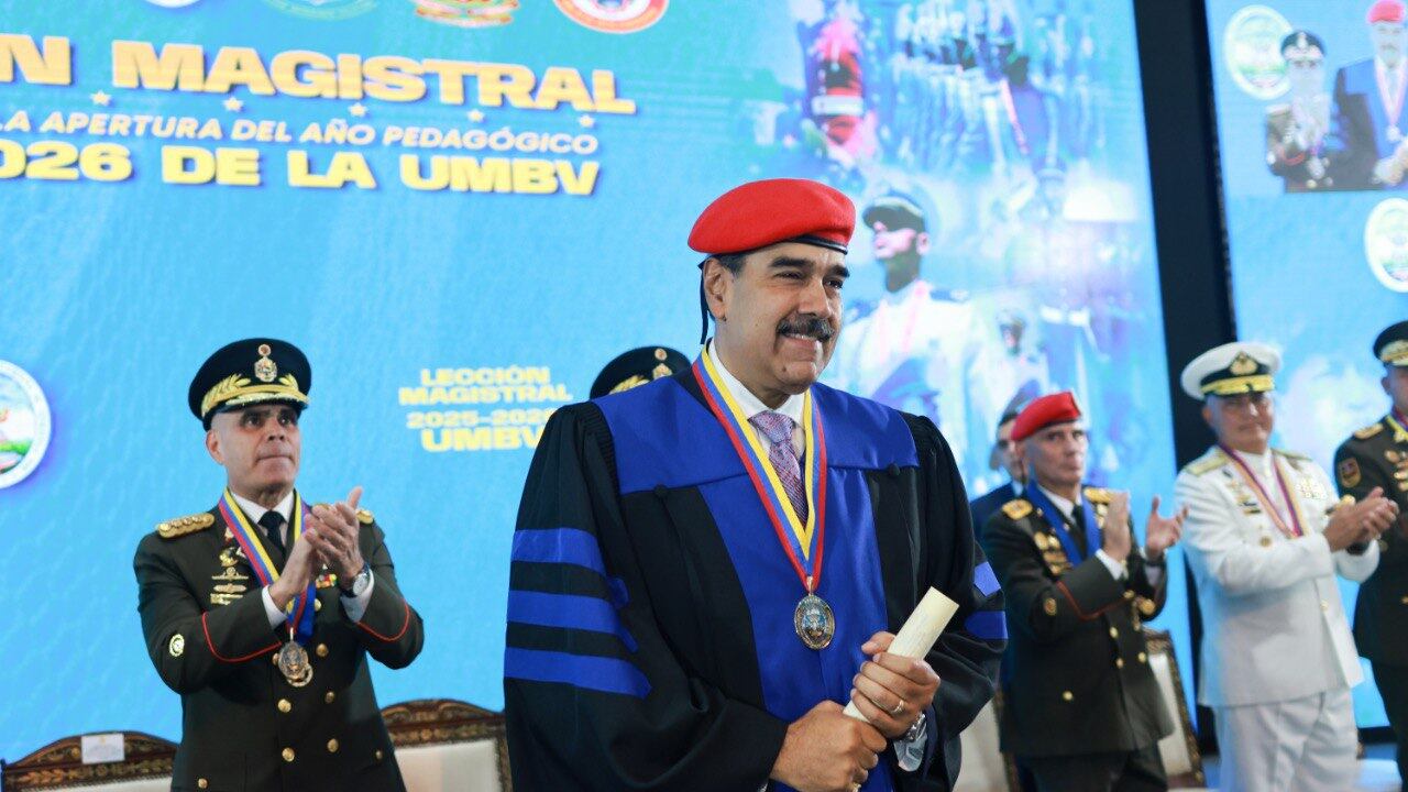 Nicolás Maduro doctorado