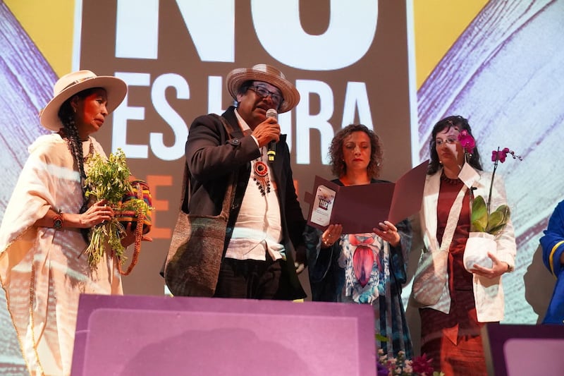 Foto “‘No es hora de callar’: ministro Luis Alfredo Acosta pidió sanar desde el dolor durante lanzamiento del fondo de Jineth Bedoya”.