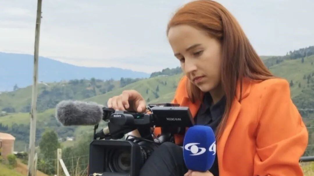Desde su llegada a Caracol la periodista Érika Zapata ha sabido ganarse el respeto de toda Colombia y ante esto no faltan los rumores.