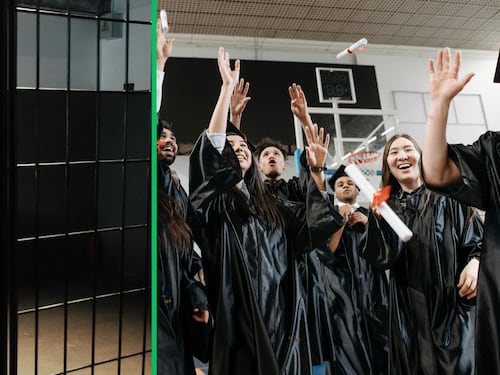 Una madre podría enfrentar cargos penales tras gastar el dinero destinado a la fiesta de graduación de su hija