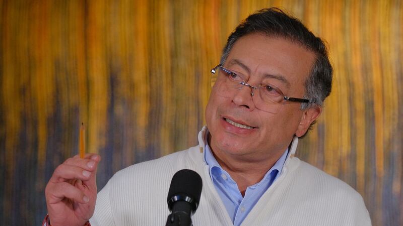 “A mí nadie que sea negro me dice que hay que excluir actor porno”: Petro sobre advertencia de Francia Márquez