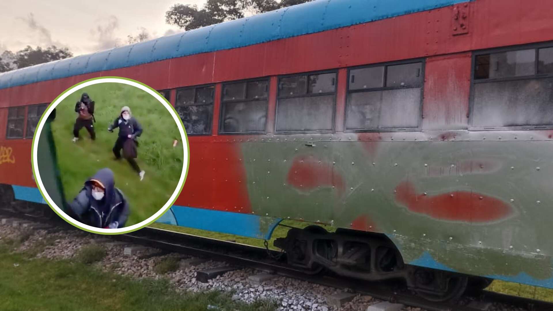 Un grupo de encapuchados atacó y vandalizó el tren de la Sabana de Bogotá: se dieron piedra con un pasajero