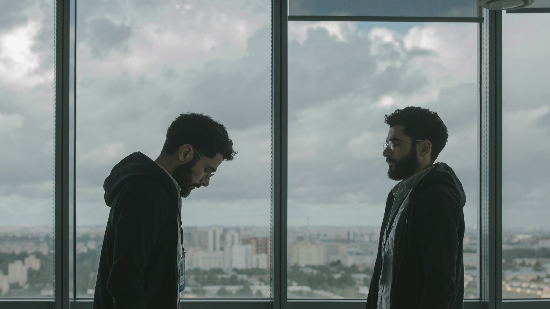 Con el efecto de clones hay una divertida forma de crear tu propio multiverso para que ganes infinidad de likes en TikTok.