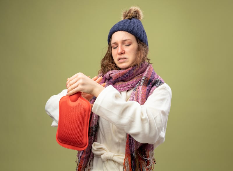 Con frecuencia se habla sobre el uso de compresas de hielo o térmicas en casos de dolor muscular, y conocer el momento adecuado para su aplicación es crucial. Foto: Freepik.