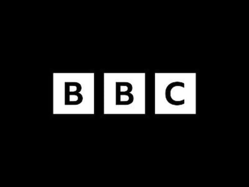 ¿La BBC cambió el color de su logo tras el anuncio sobre la salud de la reina Isabel II?