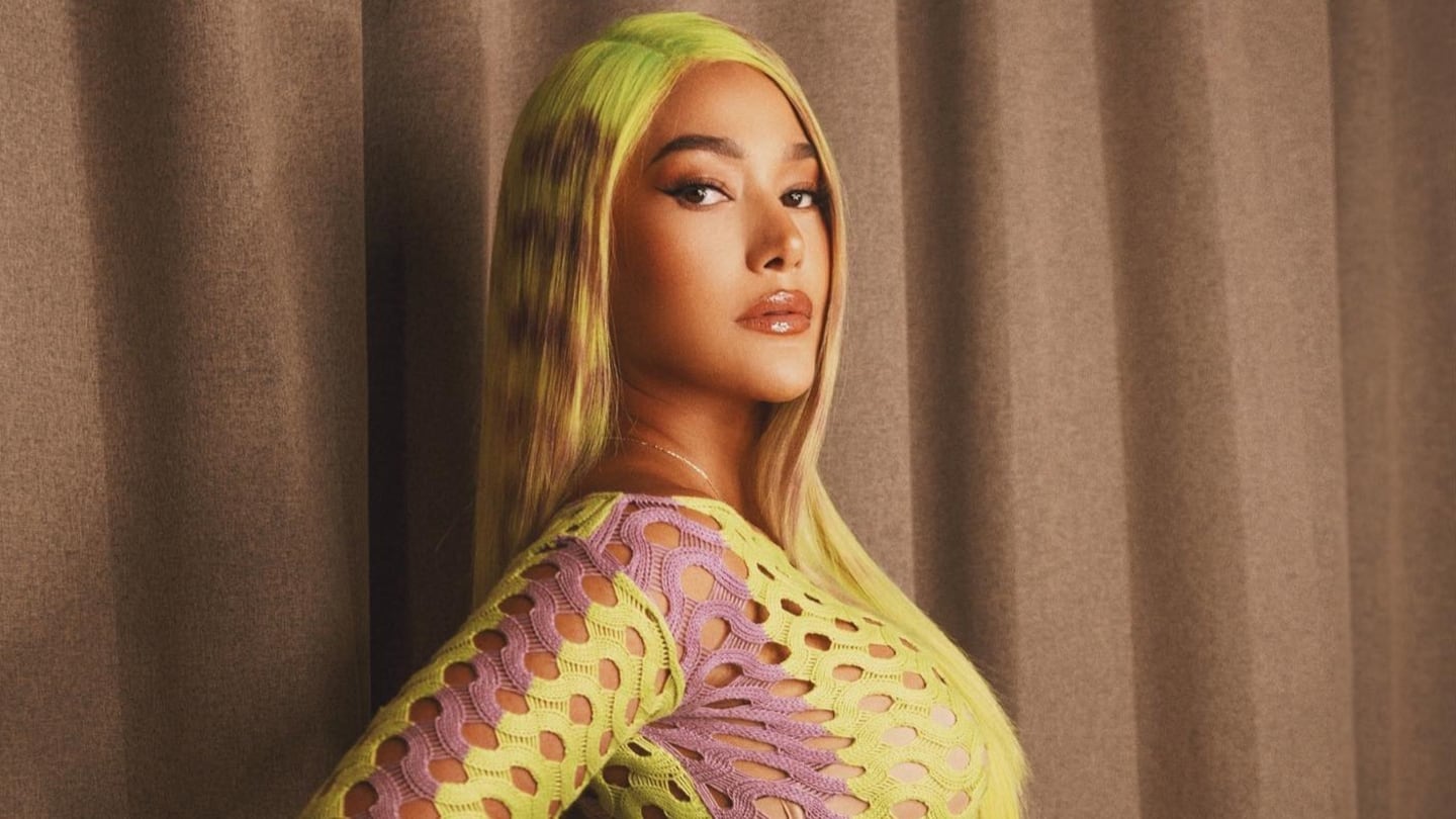 Junto a Farina están Alexxa "La Matriarca" Kim, Alika, Ana Tijoux, Arianna Puello, BB Trickz y Cazzu entre otras.