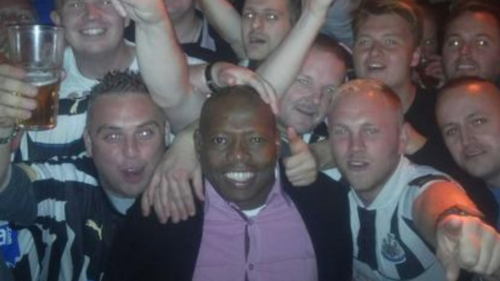 Fasutino Asprilla reaccionó a la clasificación del Newcastle a la Champions