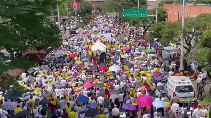 Manifestación en contra del gobierno de Gustavo Petro en Medellín