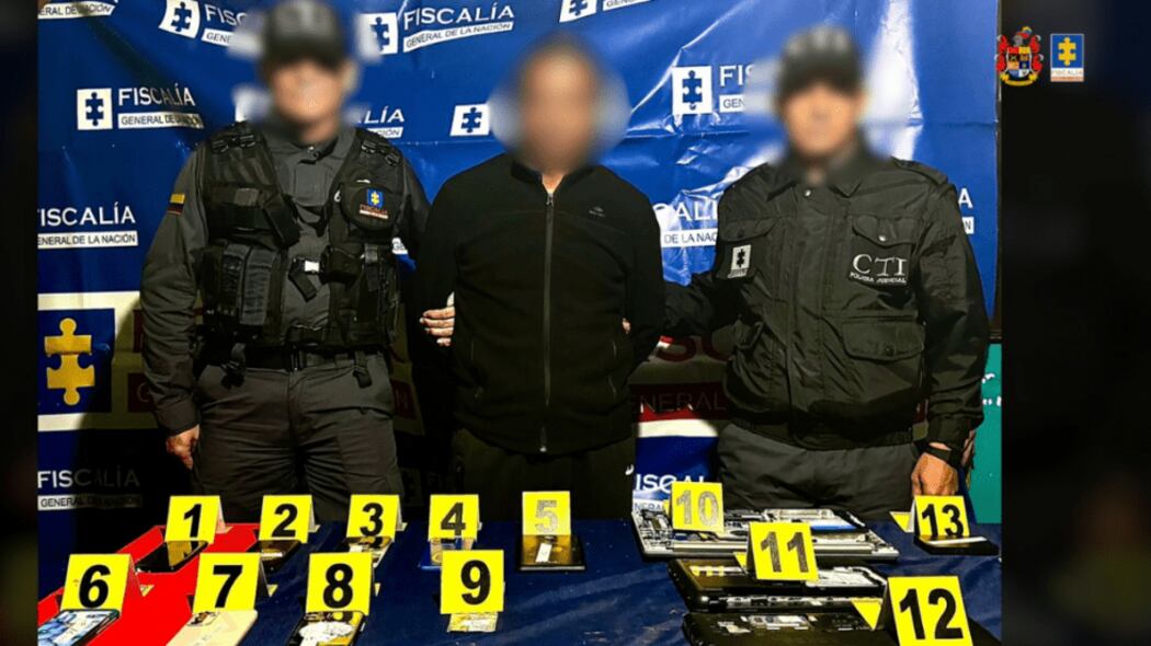 Capturan a profesor por presuntamente haber abusado sexualmente de una estudiante.